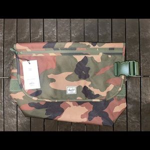 Herschel Supply Company Grade Messenger Bag